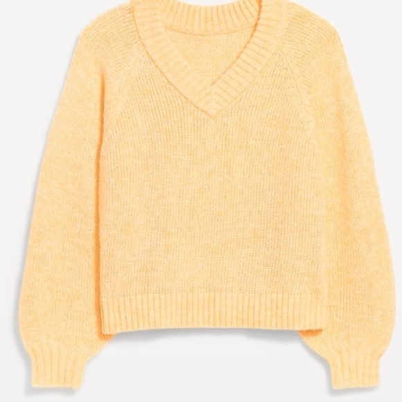 XLP | GAP Women's V-Neck Sweater in light yellow - Picture 6 of 7